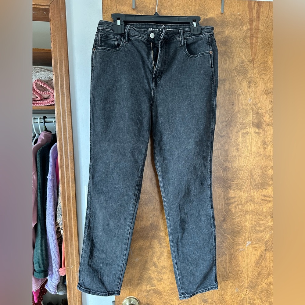 Old Navy Women's Straight Leg Jeans in Black